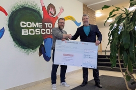 Einrichtungsleiter Stefan Müller bedankte sich bei Wolfgang Veitel, Obermeister der „Noris-Loge“.