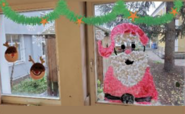 ein Nikolaus als Fensterbild im Kinderhort Bartolino in Nürnberg